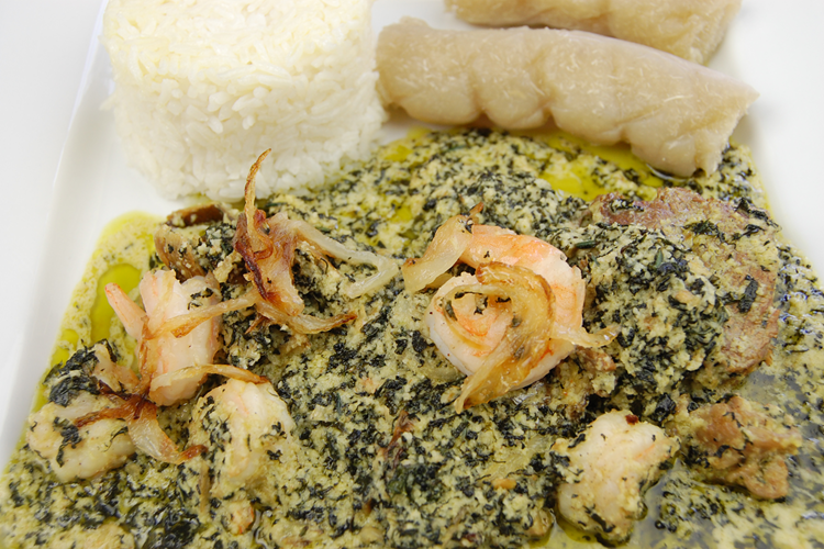 Ndolè + Riz + Baton de manioc
